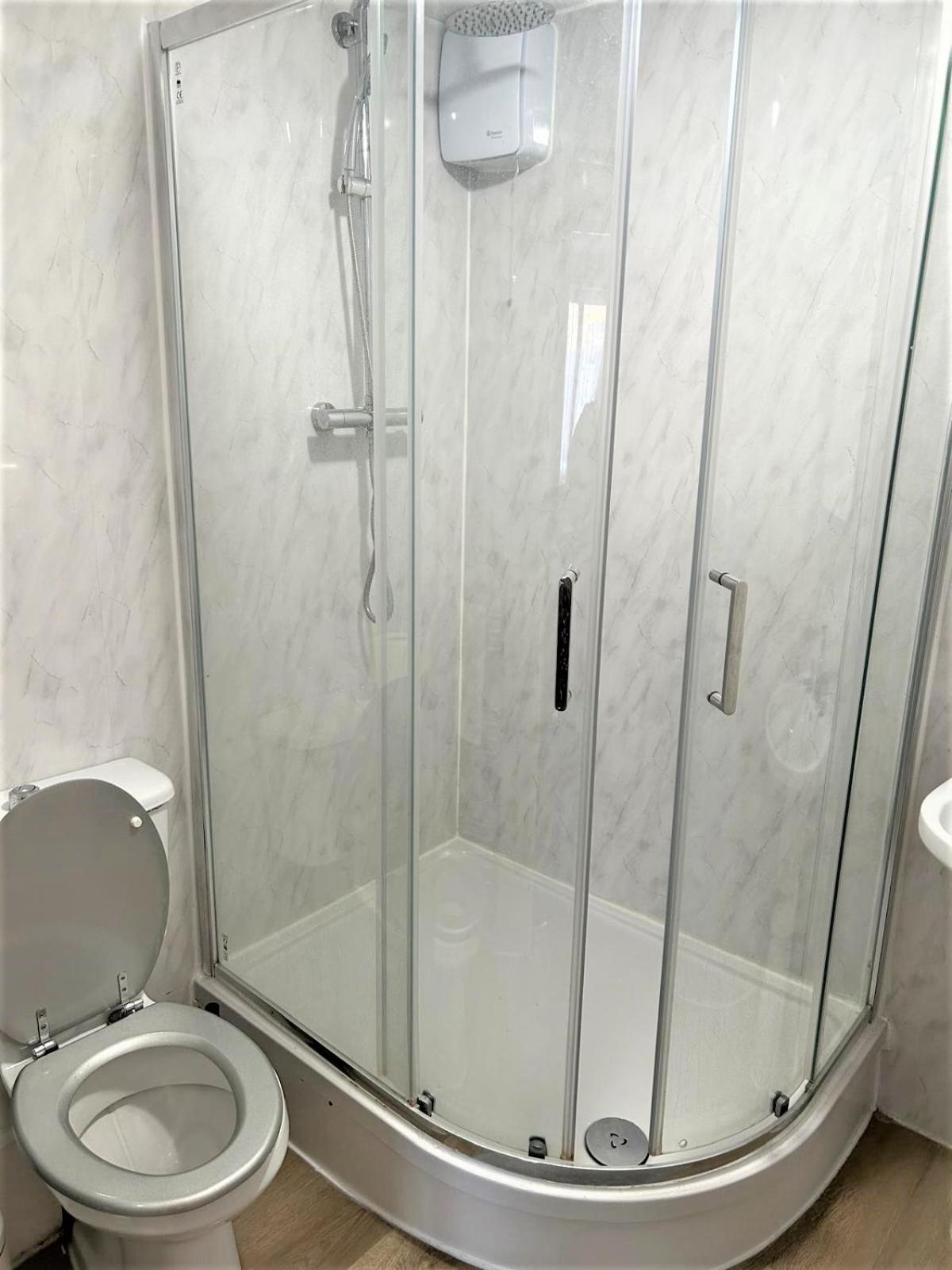 London Zone 2 Lovely 4 Bedroom Apartment - 3 Trowbridge Road Esterno foto